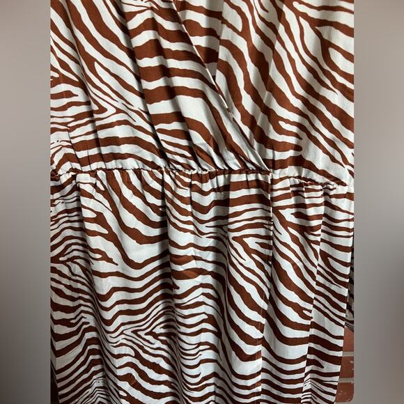 Missguided | NWT Zebra Long Sleeve V-Neck Maxi Dress - Picture 6 of 9